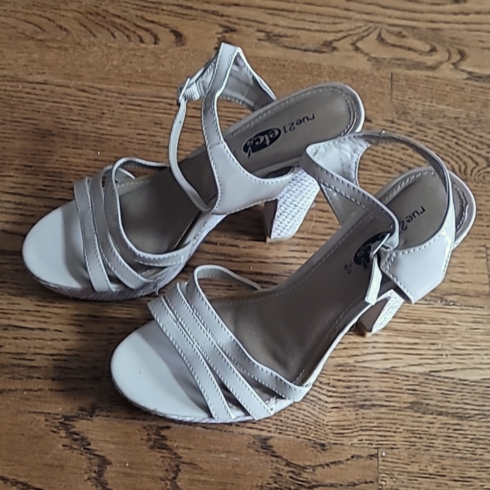 Women's tan 5 inch heels